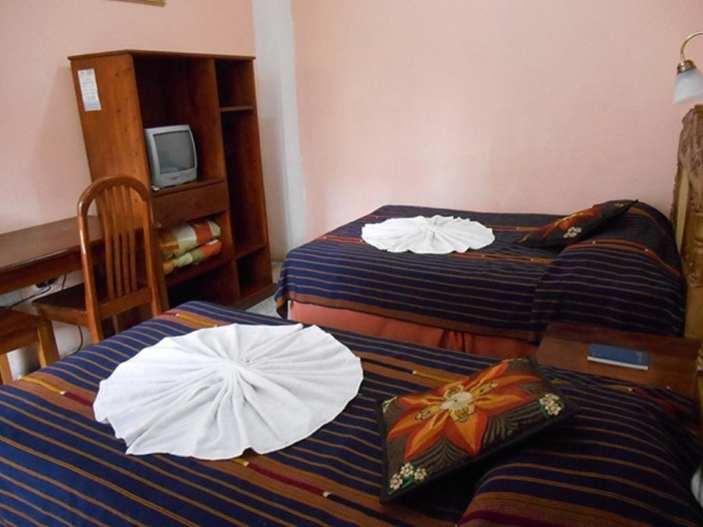 Hotel El Chaparral Panajachel Zimmer foto