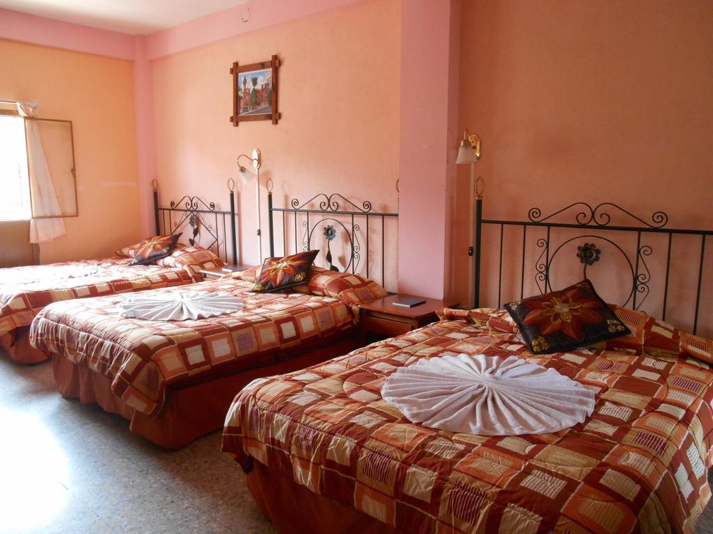 Hotel El Chaparral Panajachel Zimmer foto