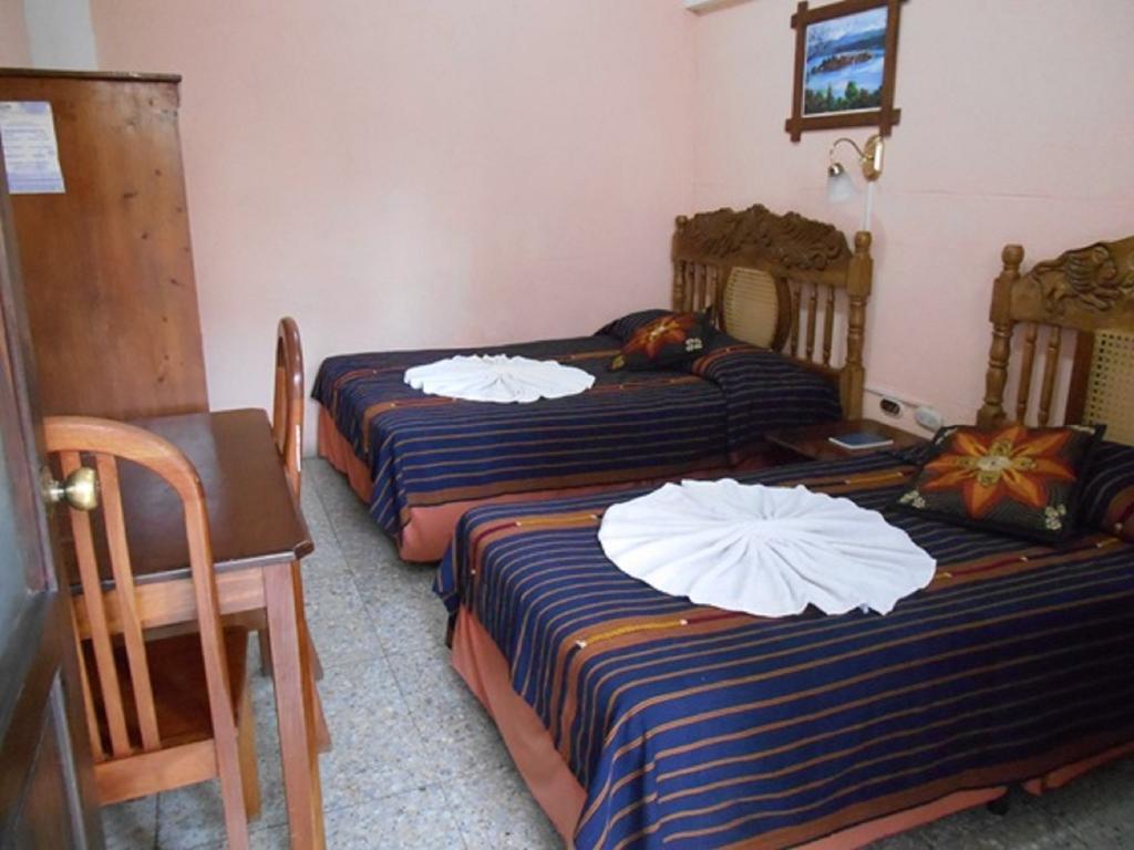 Hotel El Chaparral Panajachel Zimmer foto