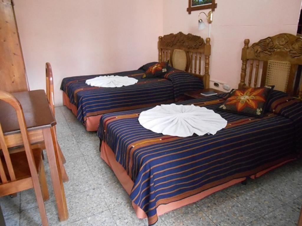 Hotel El Chaparral Panajachel Zimmer foto